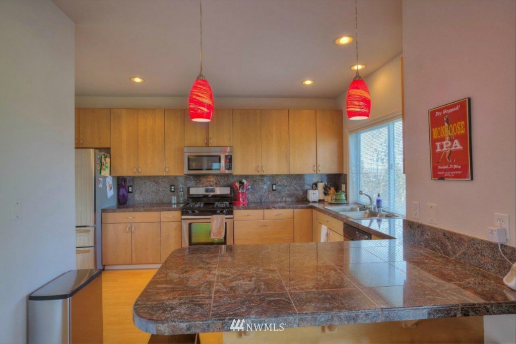 2023 Davis Avenue South Renton, WA 98055 - Photo 5 of 21 Gallery Image 5