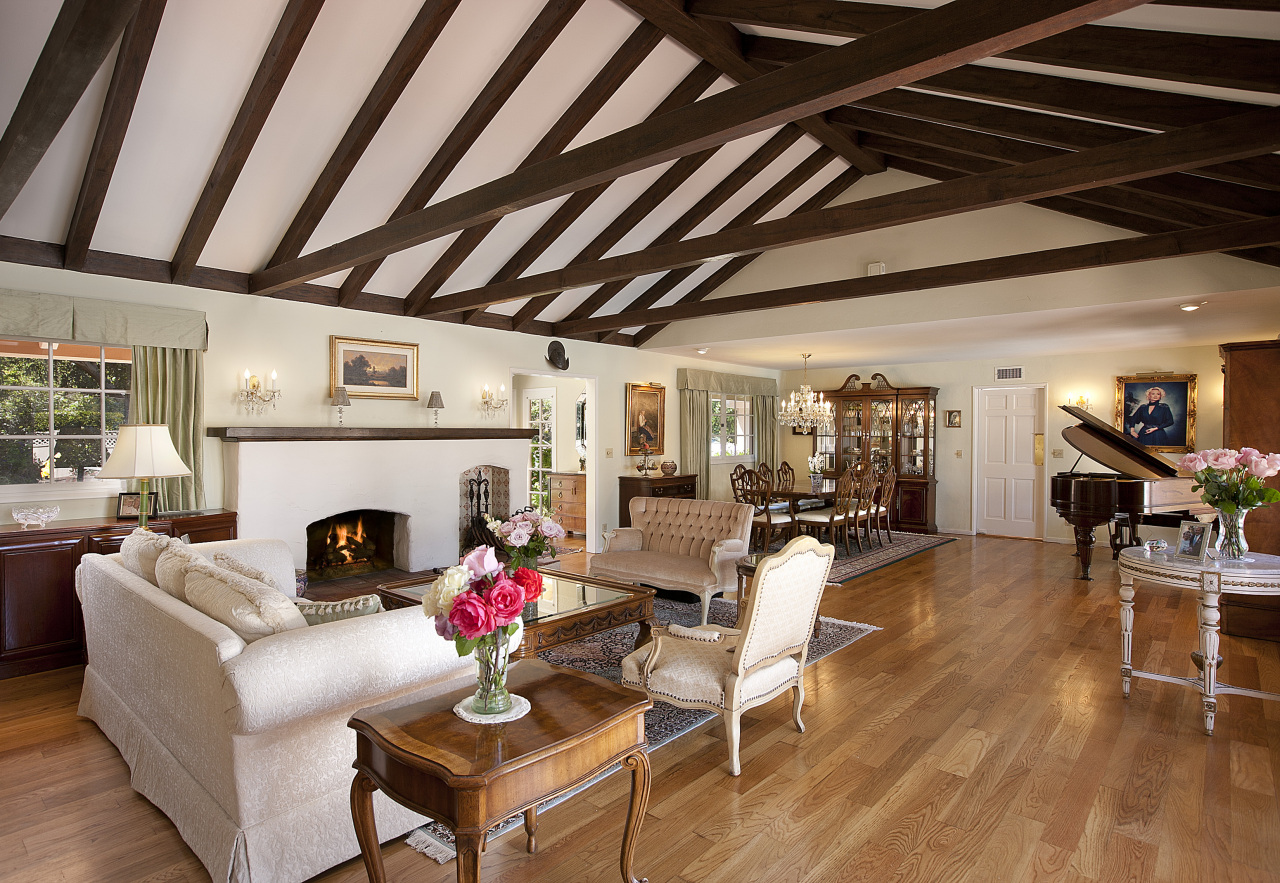 1325 School House Road Santa Barbara, CA 93108 - Photo 3 of 12 Living Room