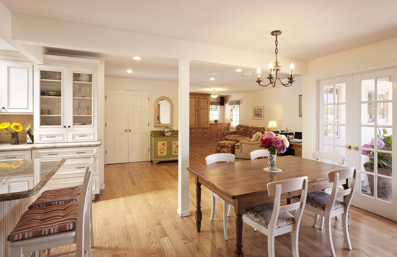 1325 School House Road Santa Barbara, CA 93108 - Photo 5 of 12 Breakfast Area