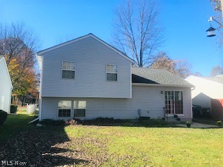 6033 Ridgeview Boulevard North Ridgeville, OH 44039 - Photo 2 of 23