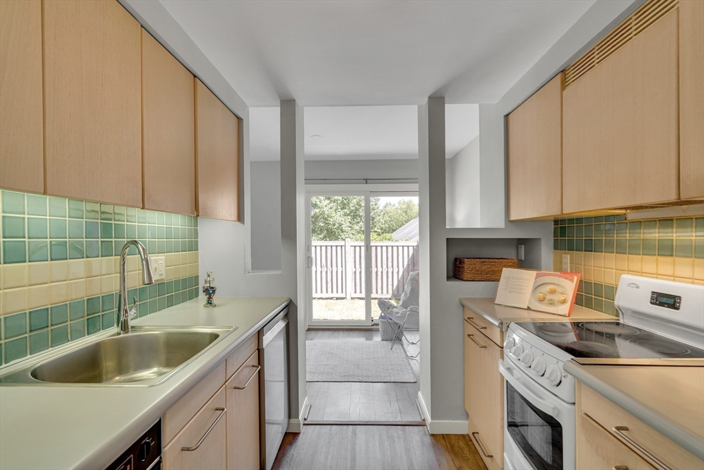 2 Drummer Boy Way, Unit 2 Lexington, MA 02420 - Photo 4 of 21 Gallery Image 4
