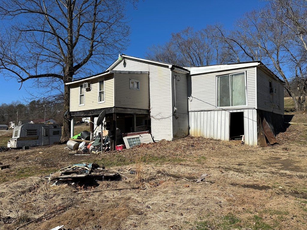 304 Prices Switch Road Jackson, OH 45640 - Photo 3 of 12 Gallery Image 3
