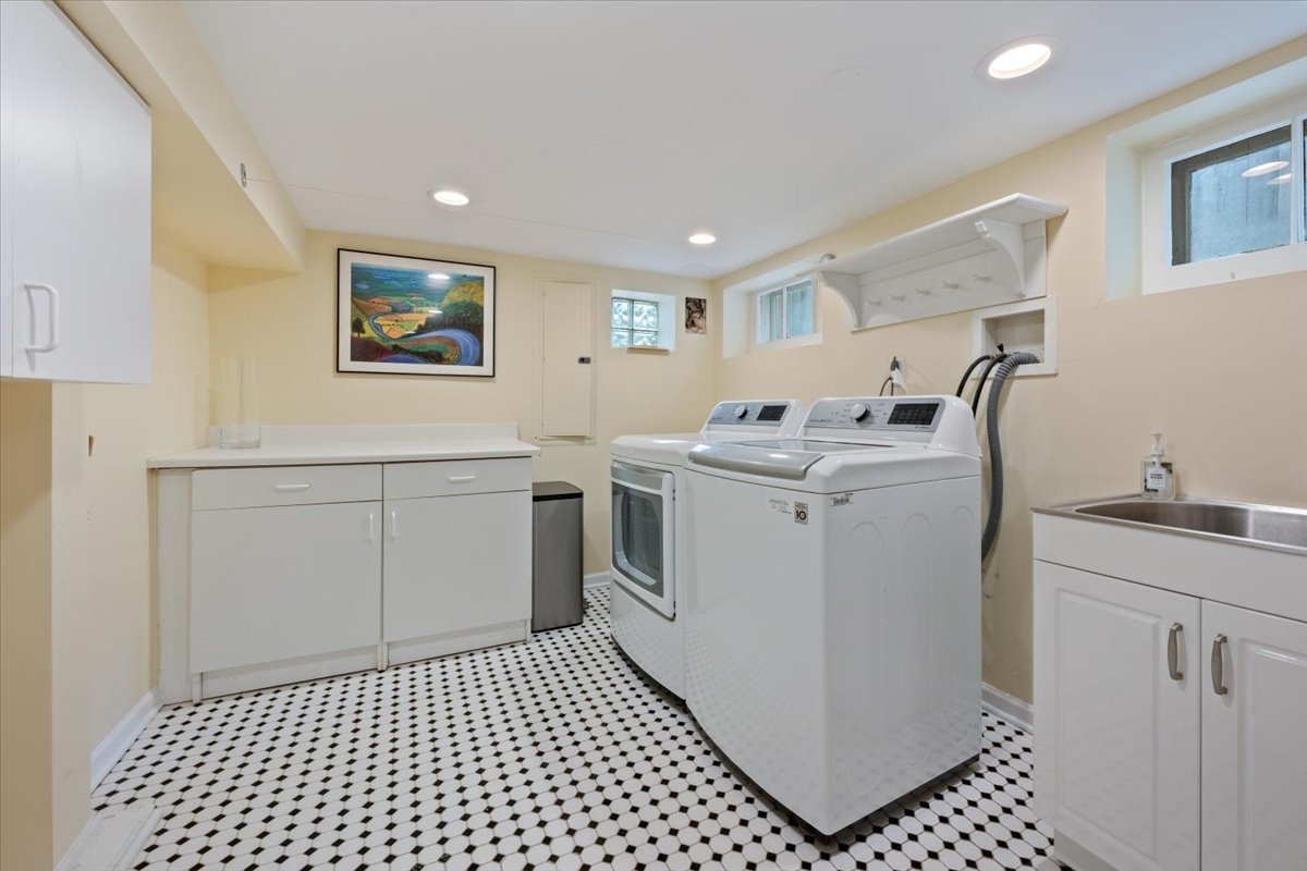2311 Park Place Evanston, IL 60201 - Photo 17 of 41