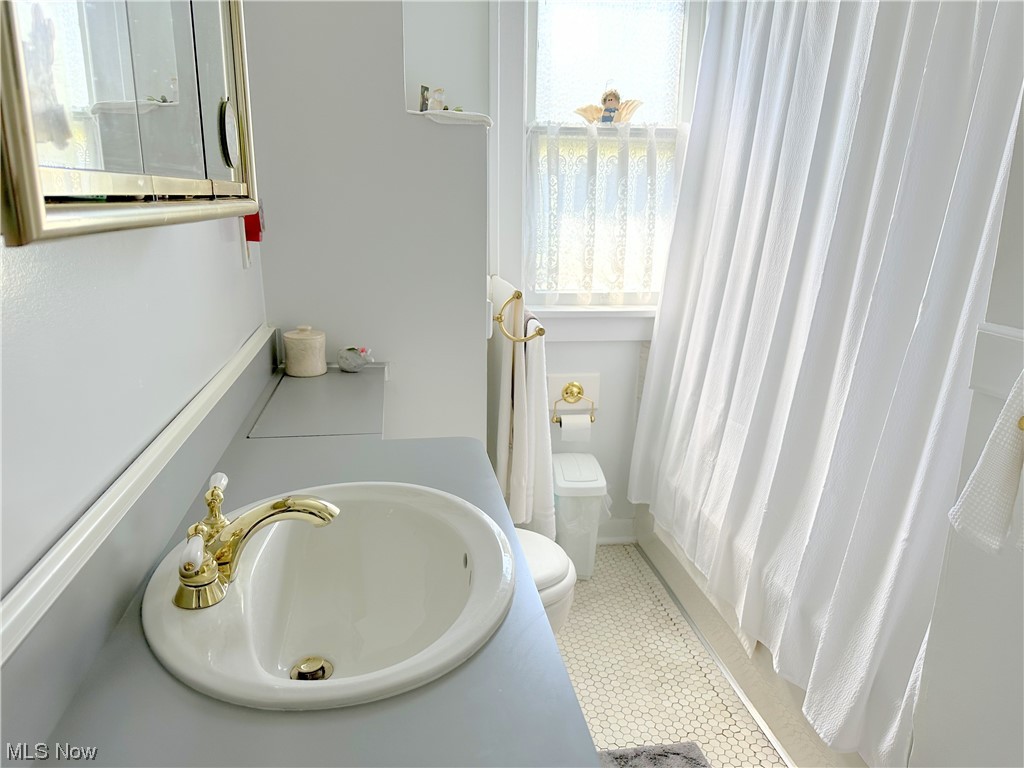 2012 Marlindale Road Cleveland Heights, OH 44118 - Photo 14 of 27 Full Bath on the 2nd Floor