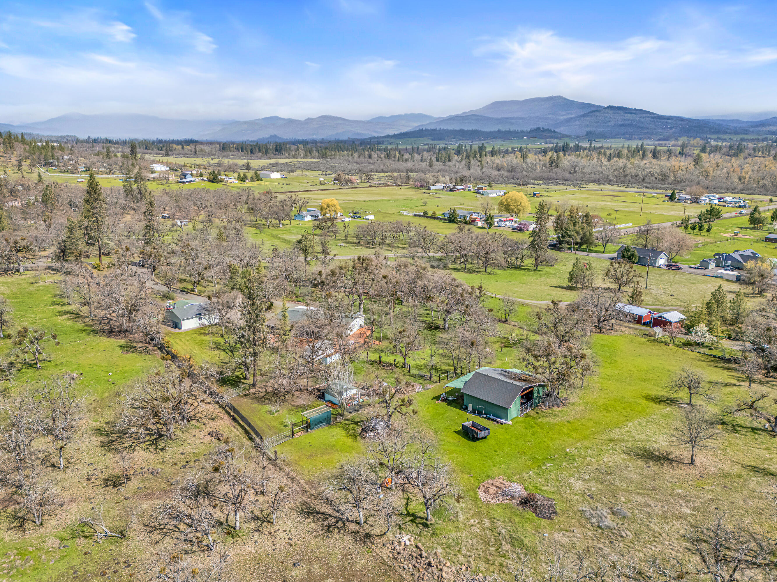 349 Capri Drive Eagle Point, OR 97524 - Photo 48 of 54 DJI_20250402122045_0067_D