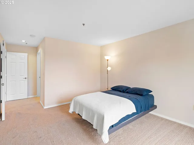 $307,000 | 15510 Northeast Knott Street, Unit 25, Portland, OR 97230