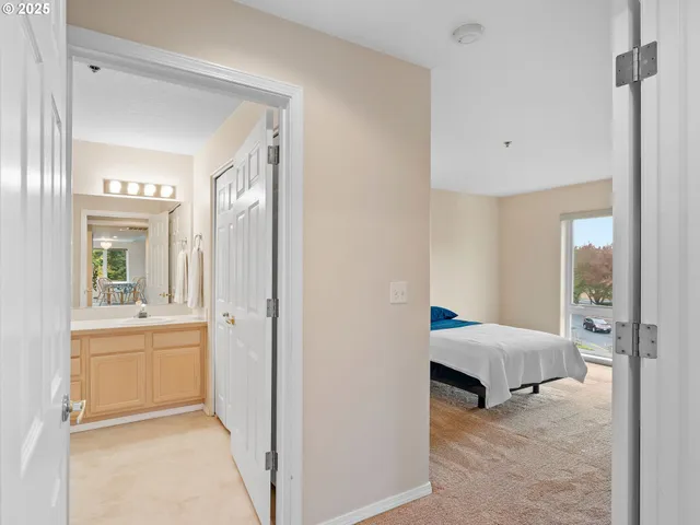 $307,000 | 15510 Northeast Knott Street, Unit 25, Portland, OR 97230