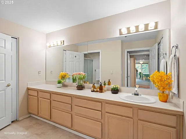 $307,000 | 15510 Northeast Knott Street, Unit 25, Portland, OR 97230