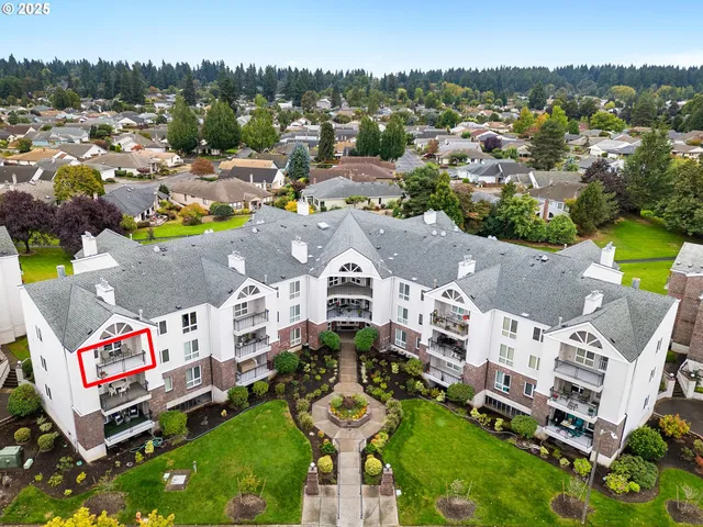 $307,000 | 15510 Northeast Knott Street, Unit 25, Portland, OR 97230