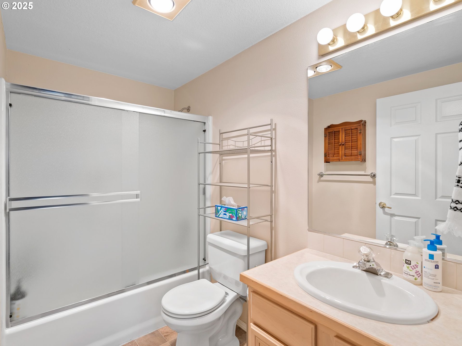 15510 Northeast Knott Street, Unit 25 Portland, OR 97230 - Photo 22 of 48 Entrance/Foyer