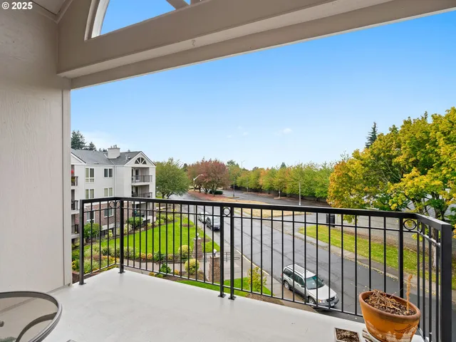 $307,000 | 15510 Northeast Knott Street, Unit 25, Portland, OR 97230