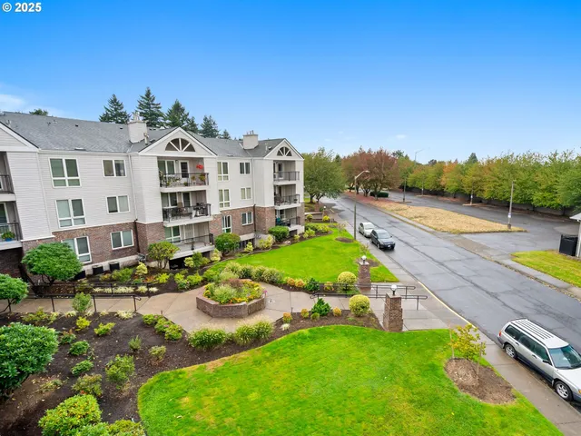 $307,000 | 15510 Northeast Knott Street, Unit 25, Portland, OR 97230