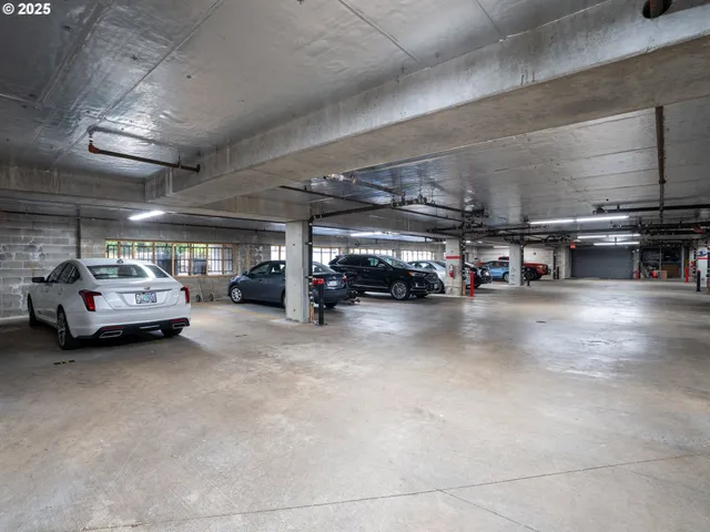 $307,000 | 15510 Northeast Knott Street, Unit 25, Portland, OR 97230