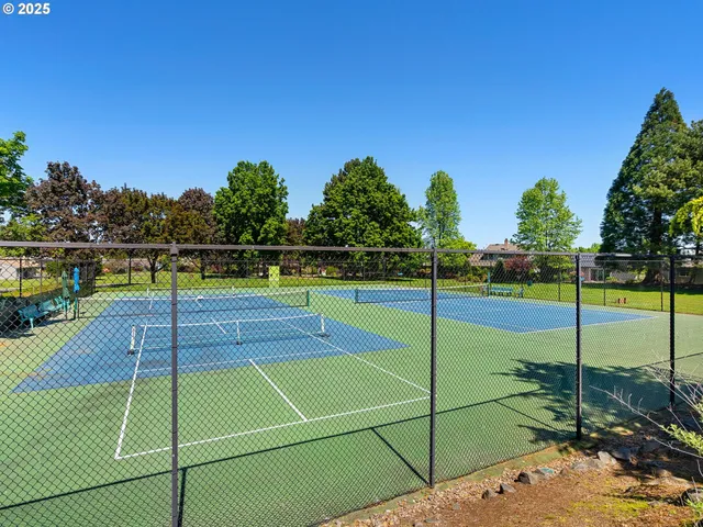 $307,000 | 15510 Northeast Knott Street, Unit 25, Portland, OR 97230