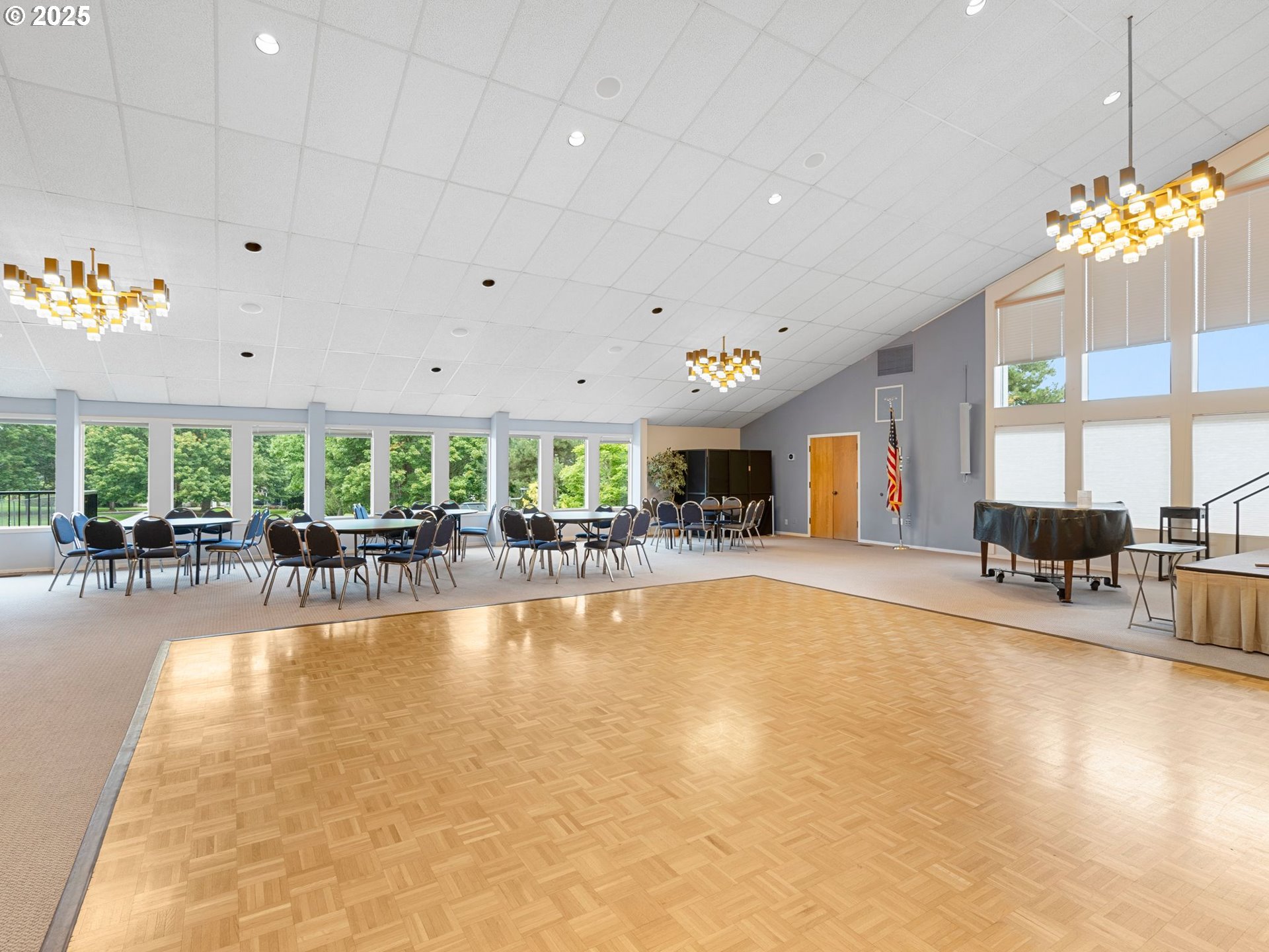 15510 Northeast Knott Street, Unit 25 Portland, OR 97230 - Photo 41 of 48 Library