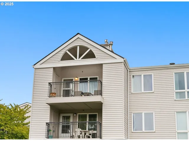 $307,000 | 15510 Northeast Knott Street, Unit 25, Portland, OR 97230