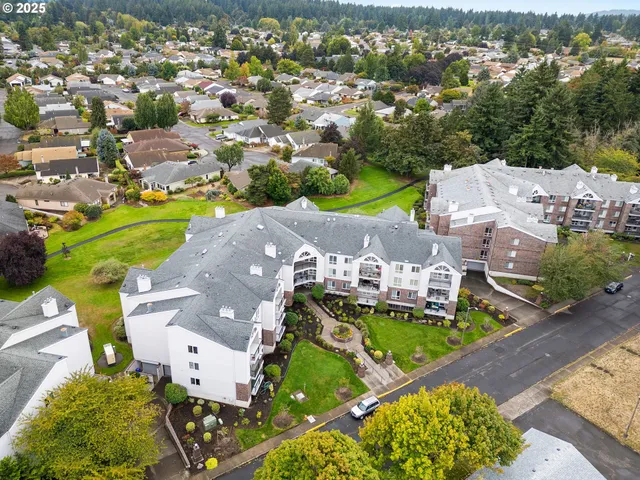 $307,000 | 15510 Northeast Knott Street, Unit 25, Portland, OR 97230