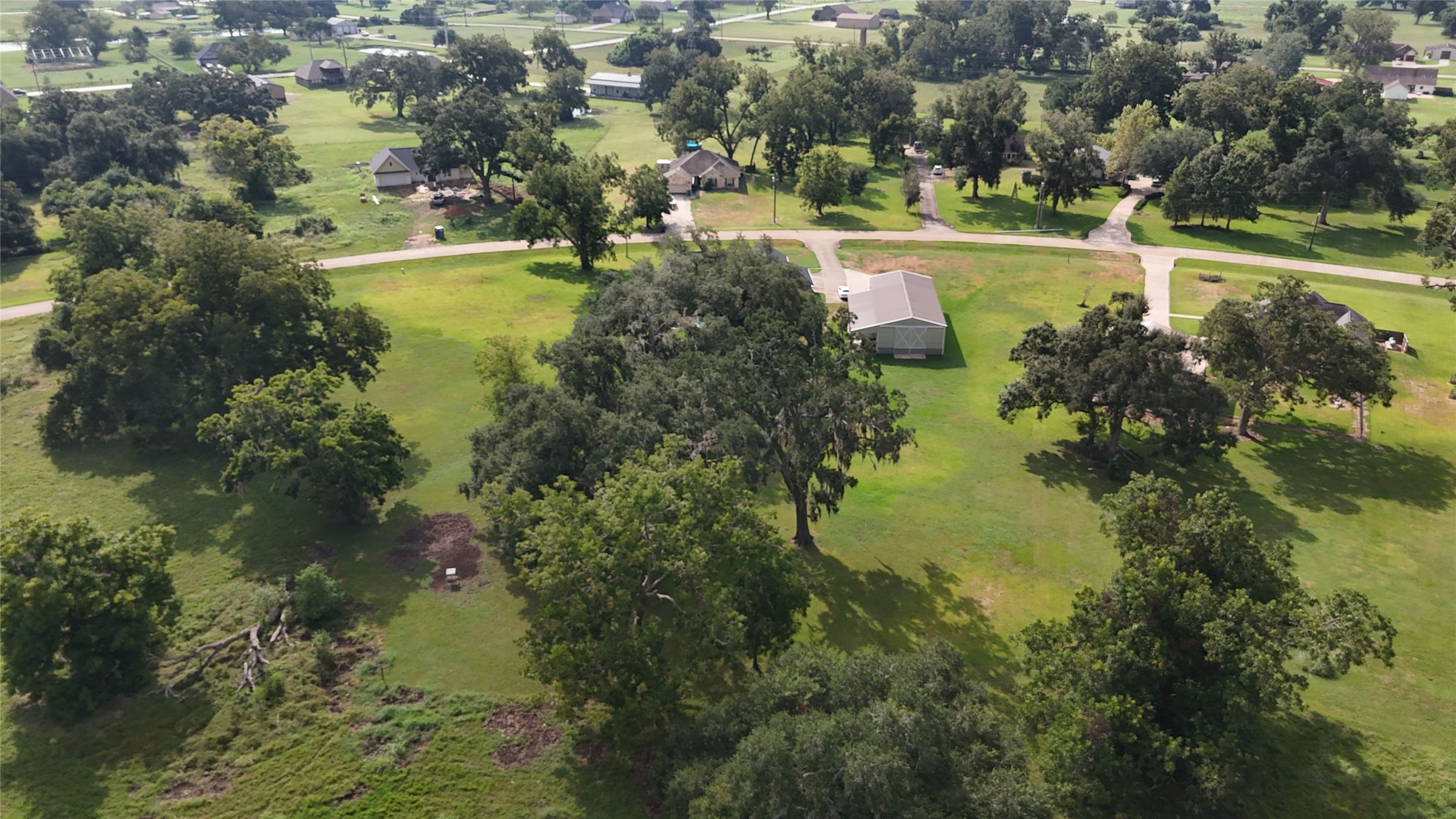 719 Rancho Chico Court Angleton, TX 77515 - Photo 10 of 19 Gallery Image 10