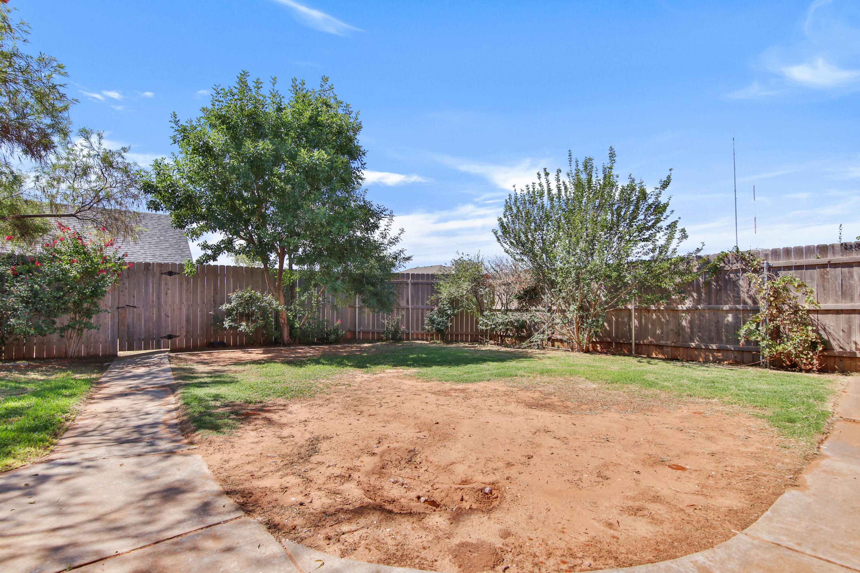 2117 99th Street Lubbock, TX 79423 - Photo 28 of 30 a backyard of a house