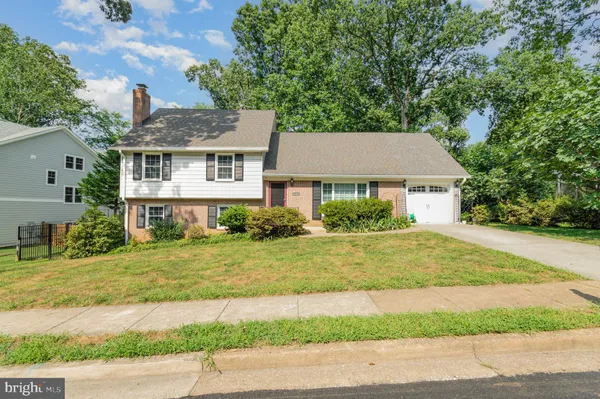 $5,100 | 519 Woodland Court Northwest, Vienna, VA 22180