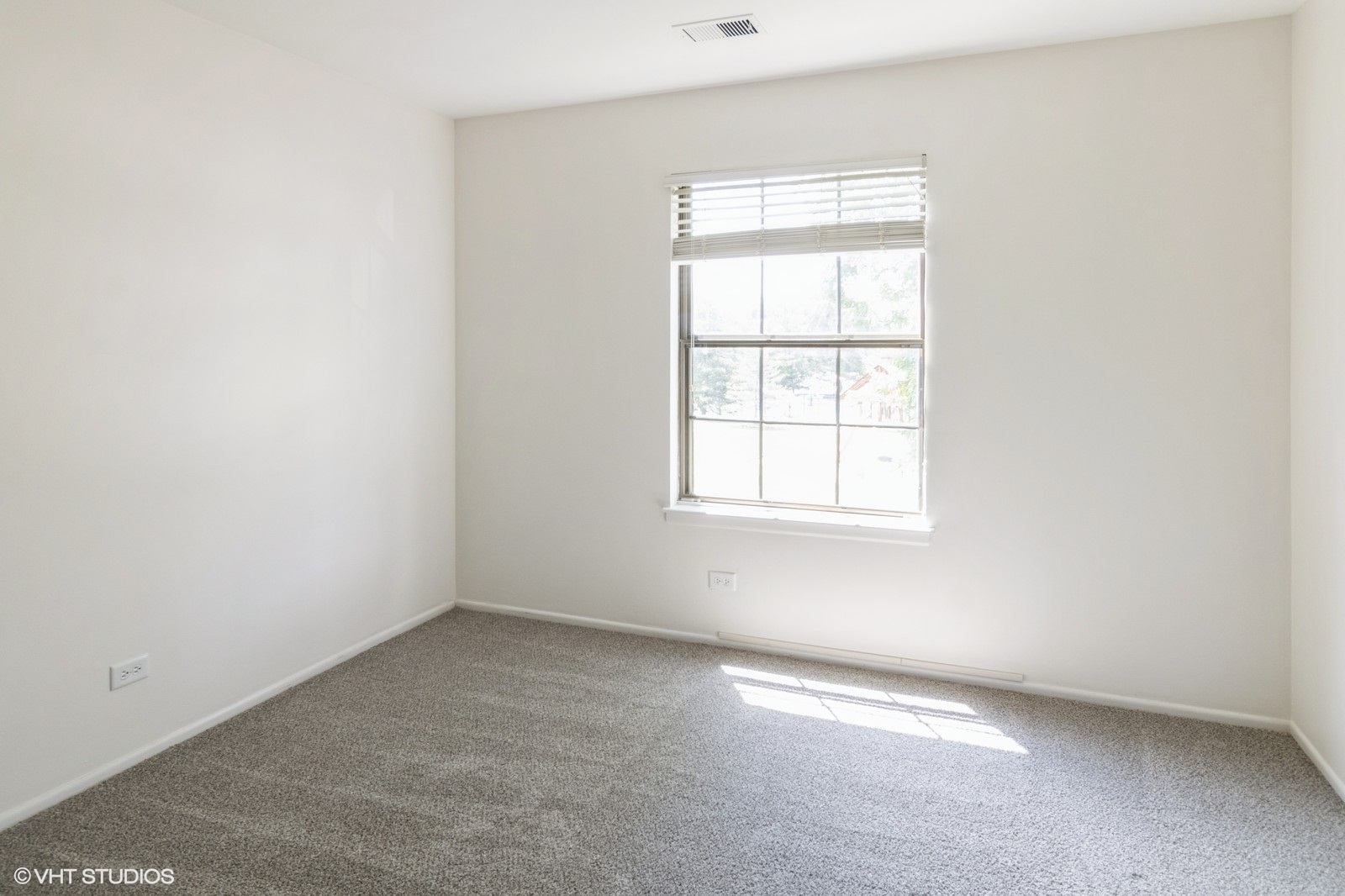 1256 Plum Tree Court, Unit B2 Schaumburg, IL 60193 - Photo 14 of 21