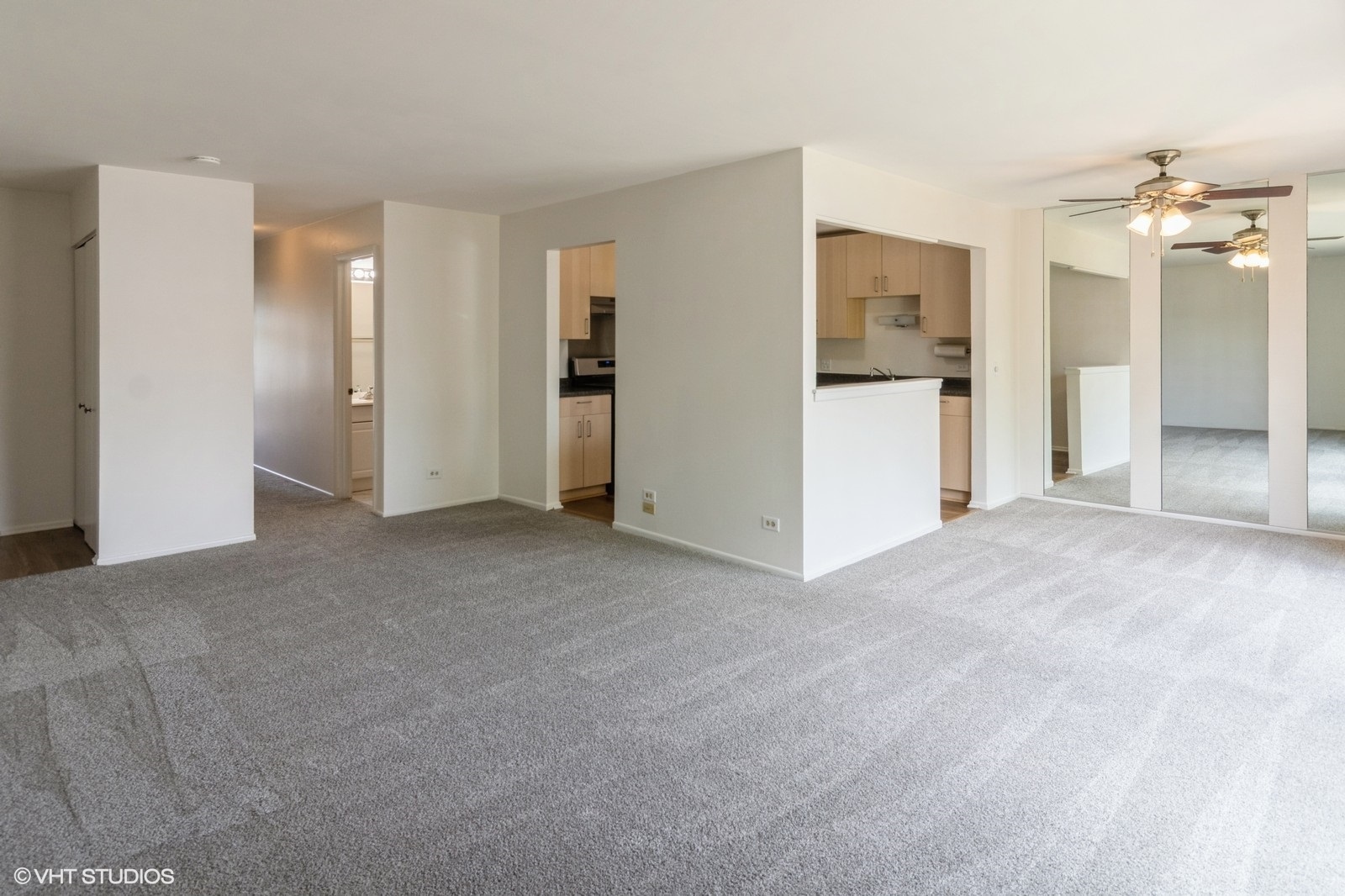 1256 Plum Tree Court, Unit B2 Schaumburg, IL 60193 - Photo 2 of 21
