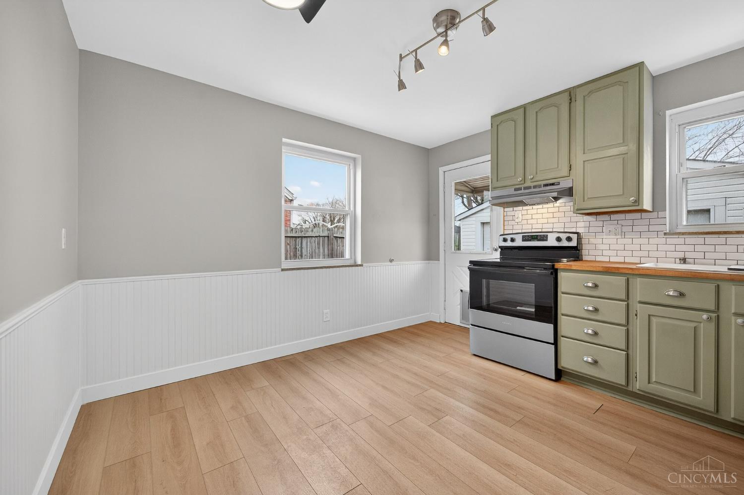 2258 Hunt Road Reading, OH 45215 - Photo 11 of 35 Gallery Image 11