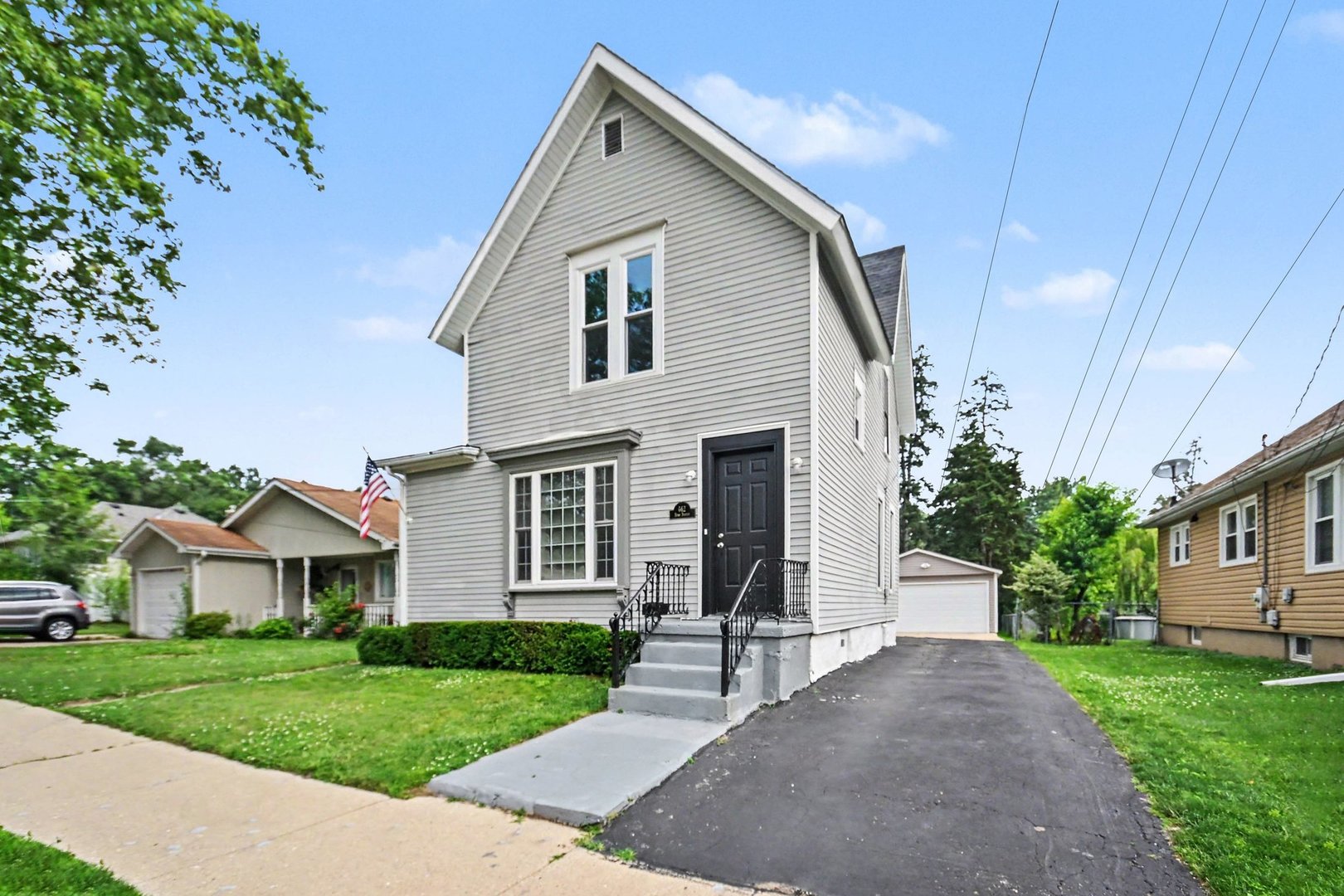 662 Bent Street Elgin, IL 60120 - Photo 2 of 24
