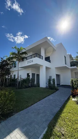 $3,500 | 2526 Pierce Street, Unit 4, Hollywood, FL 33020