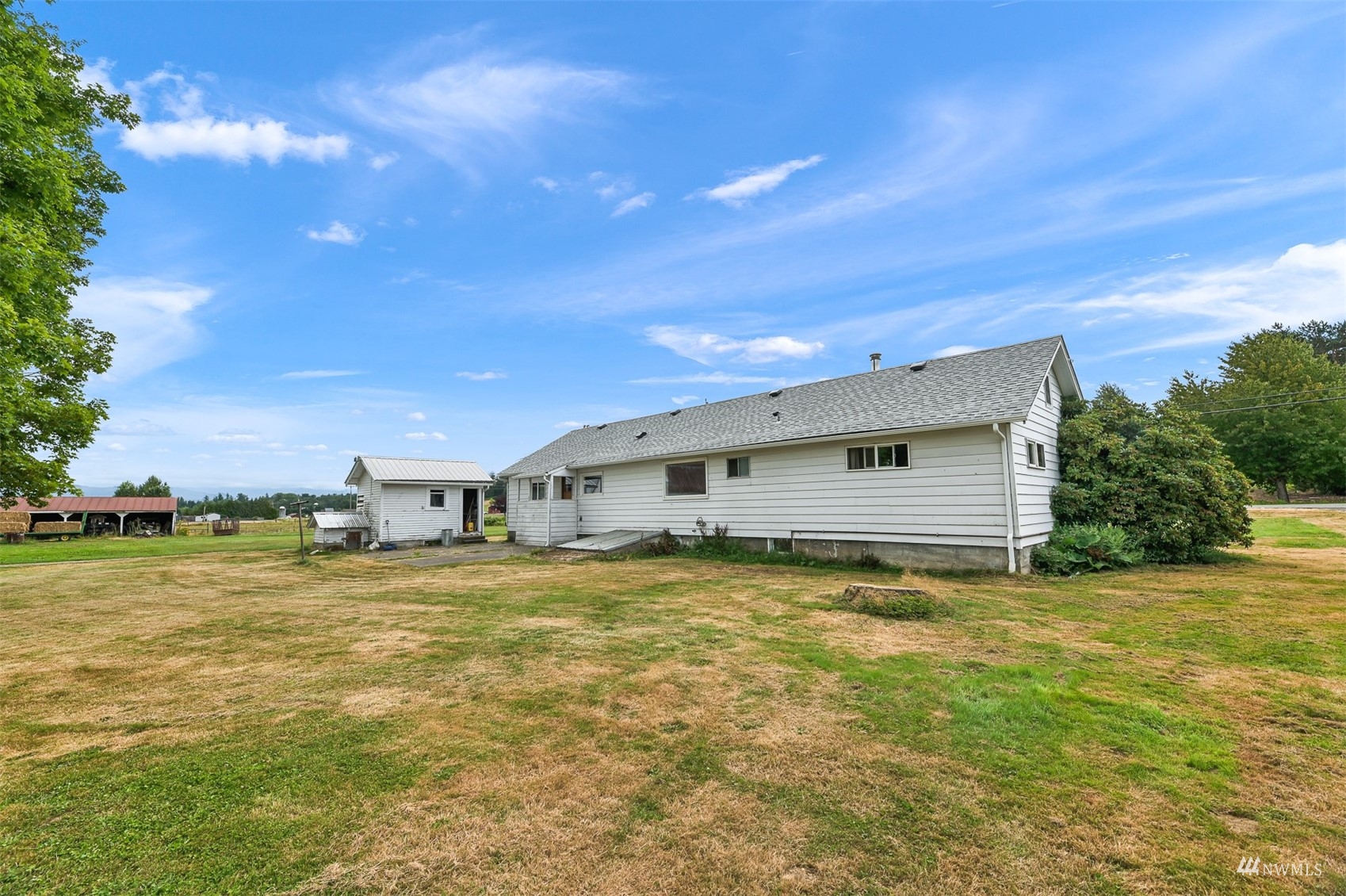 718 East Laurel Road Bellingham, WA 98226 - Photo 21 of 40 a big house with a big yard and large trees