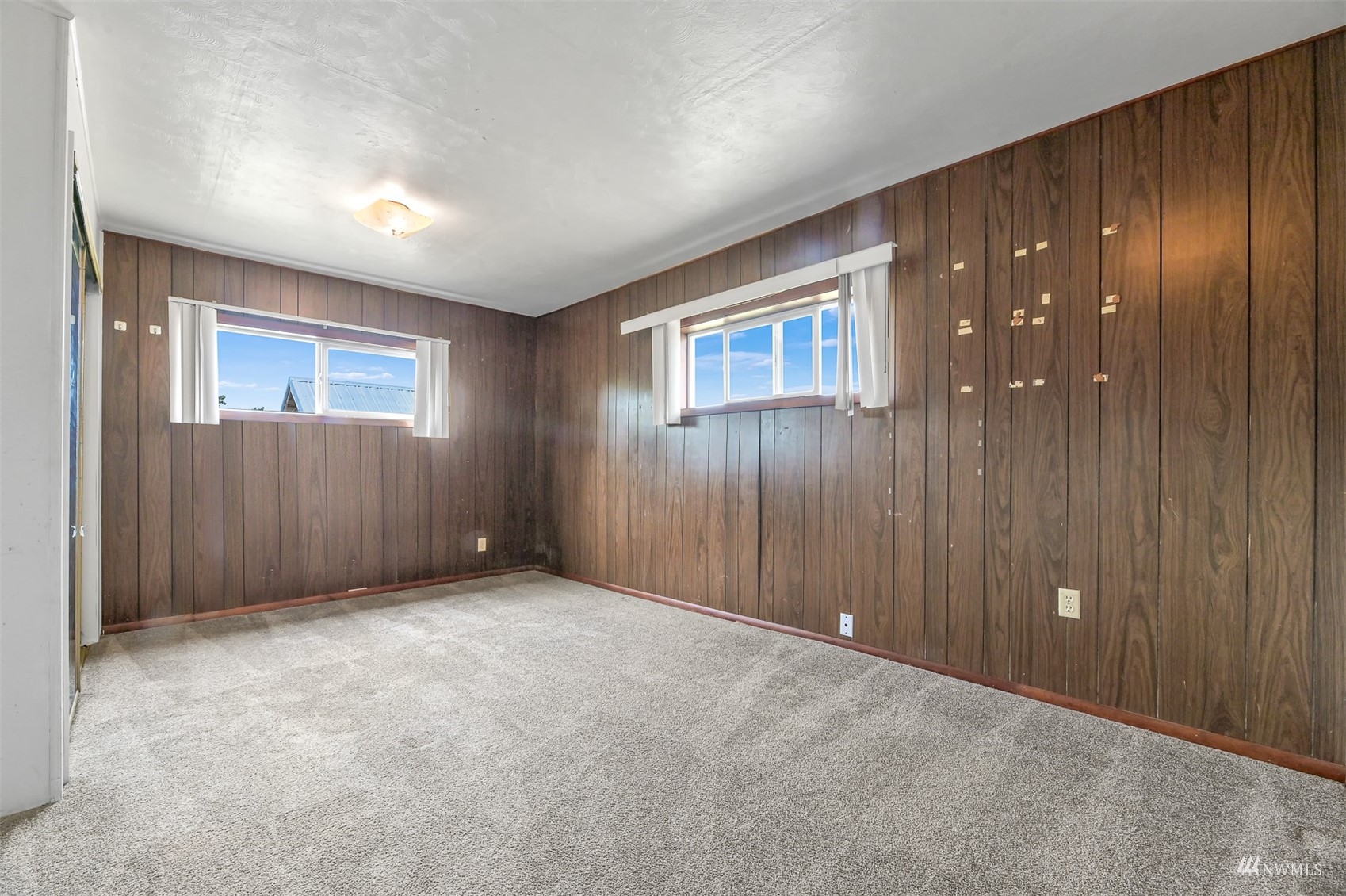 718 East Laurel Road Bellingham, WA 98226 - Photo 25 of 40 a view of an empty room with windows