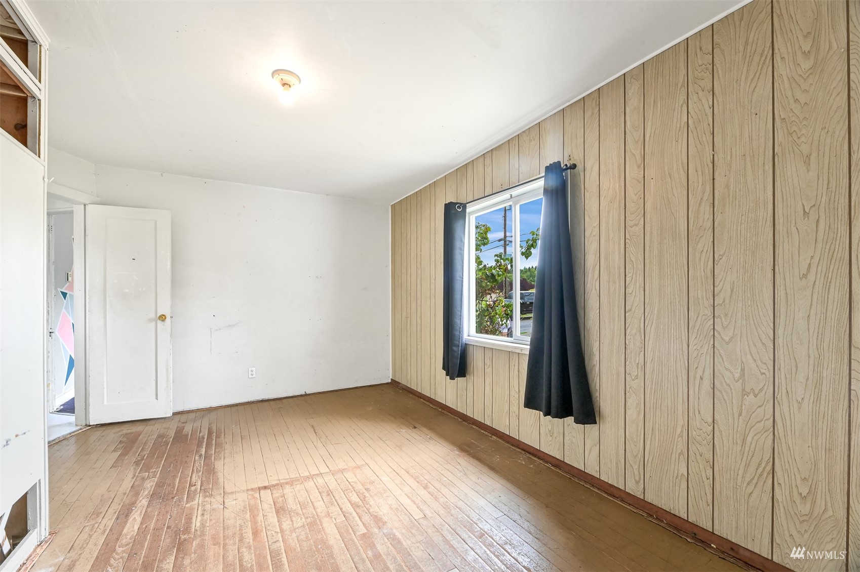 718 East Laurel Road Bellingham, WA 98226 - Photo 28 of 40 a view of an empty room with a window and wooden floor