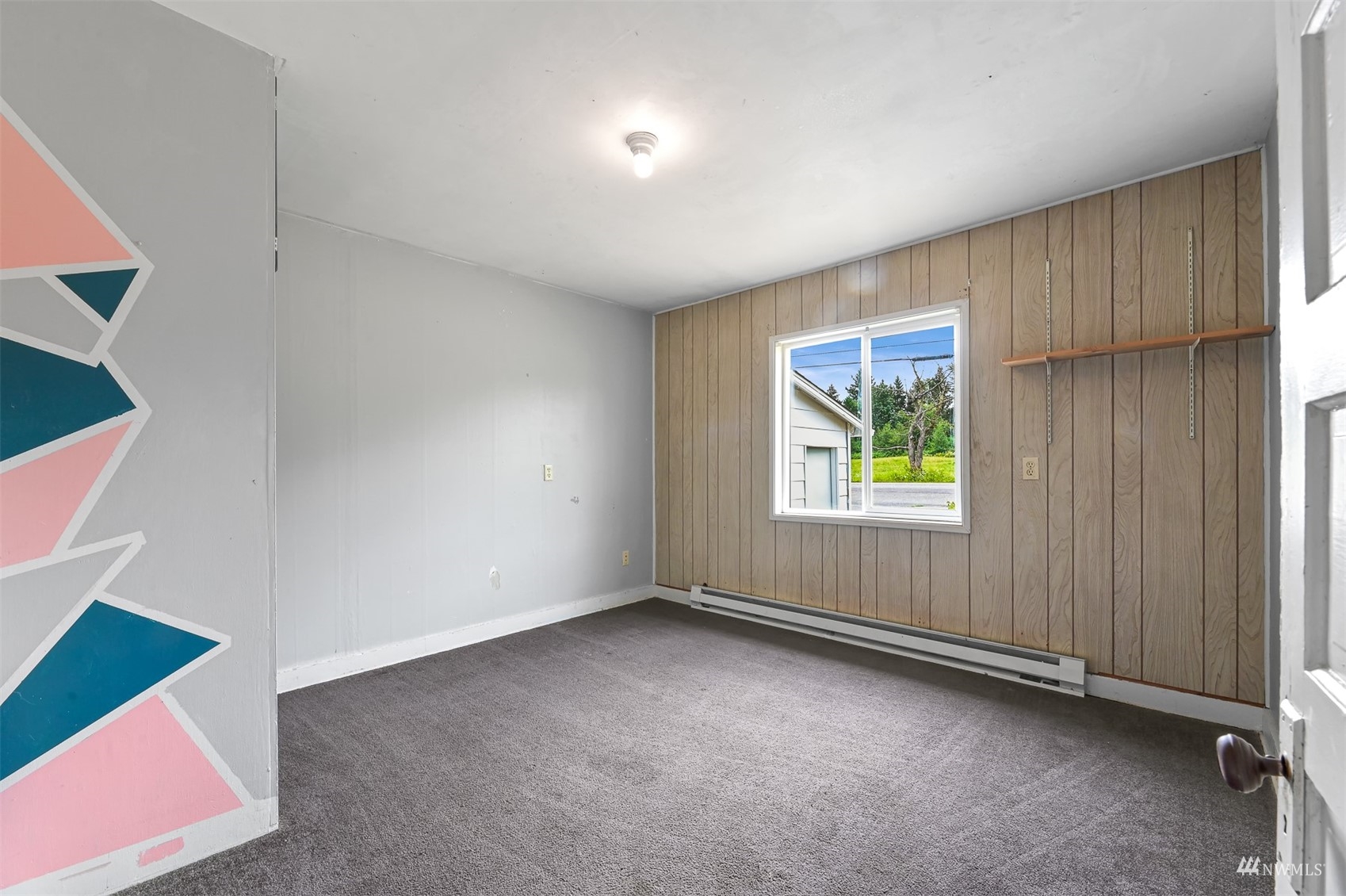 718 East Laurel Road Bellingham, WA 98226 - Photo 31 of 40 an empty room with windows