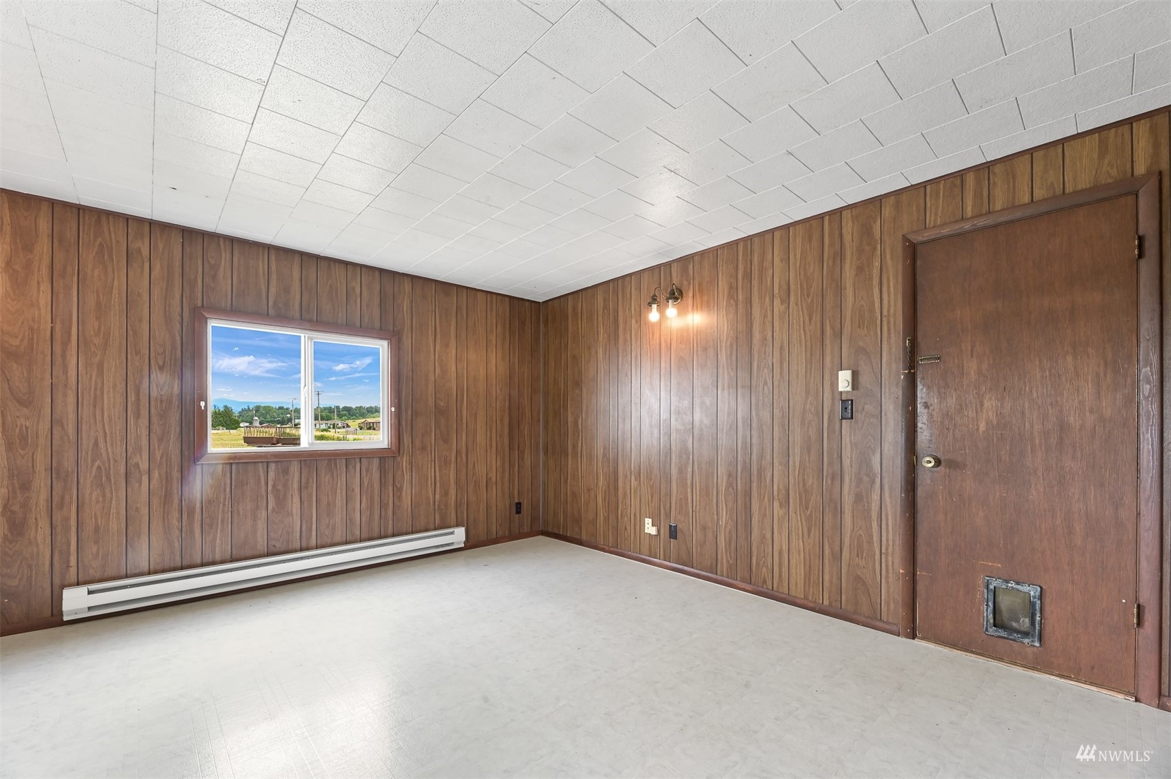 718 East Laurel Road Bellingham, WA 98226 - Photo 33 of 40 a view of an empty room with a window