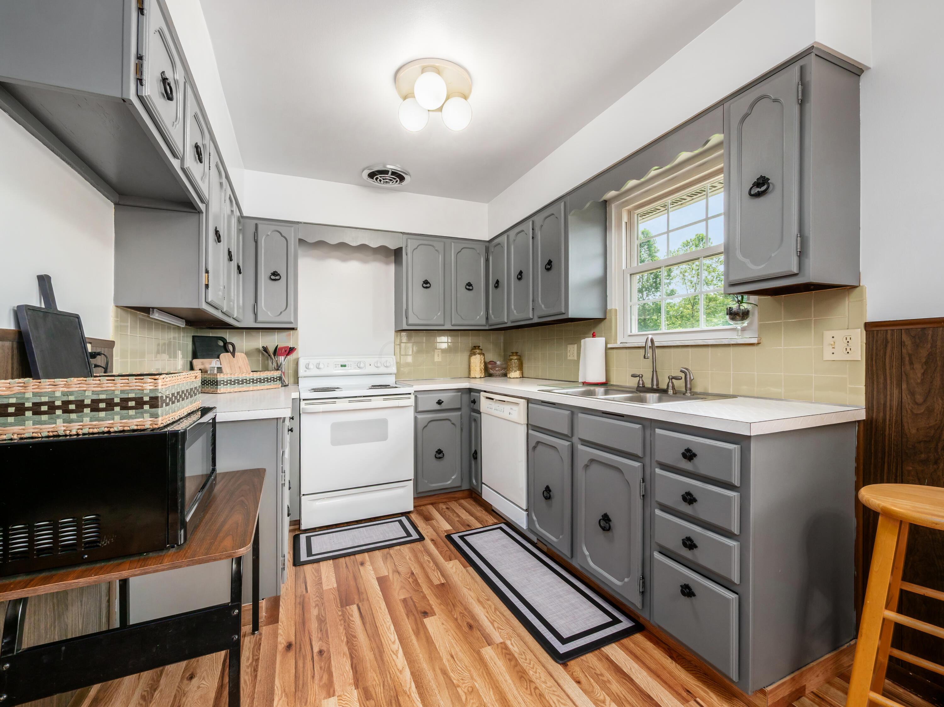 5907 Ebright Road Groveport, OH 43125 - Photo 3 of 11 Kitchen