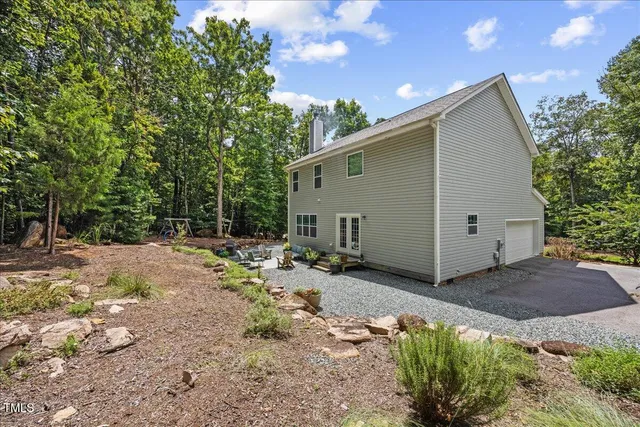a view of a house with a backyard