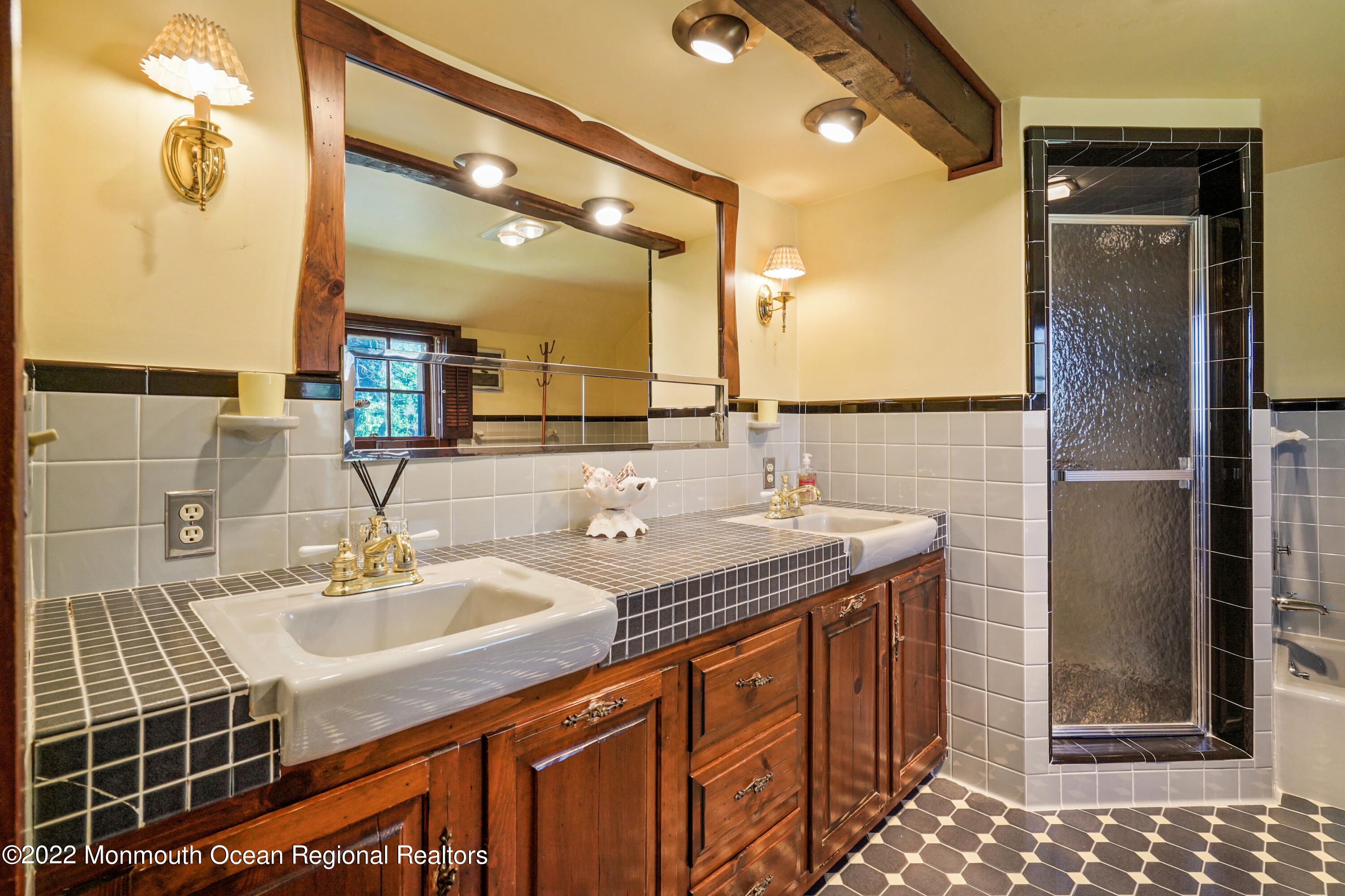 634 Turkey Point Road Brick, NJ 08724 - Photo 33 of 42 Masterbath