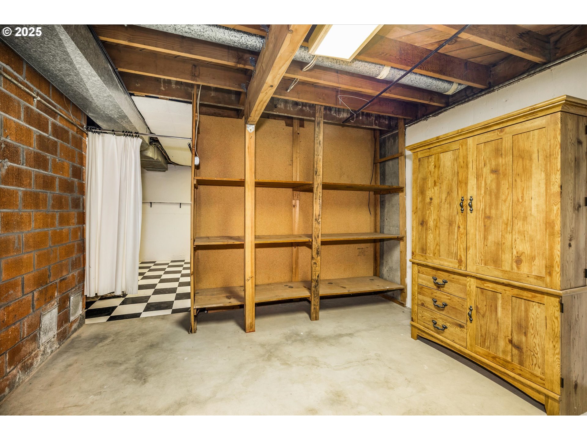 764 10th Street Lake Oswego, OR 97034 - Photo 36 of 41 a view of an empty room