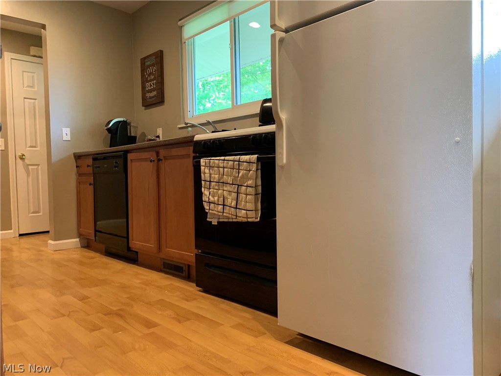 8041 Webster Road Strongsville, OH 44136 - Photo 18 of 34
