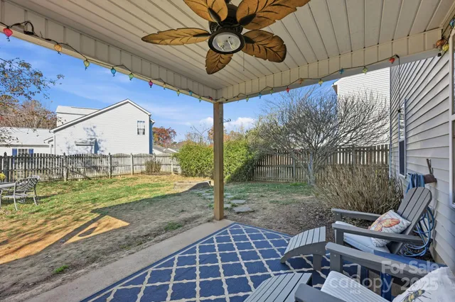 a view of an outdoor space