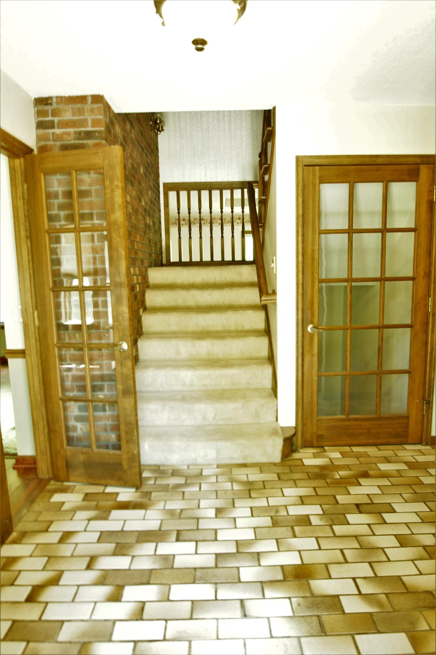 988 Stratford Road Mendota Heights, MN 55118 - Photo 3 of 34 Gallery Image 3