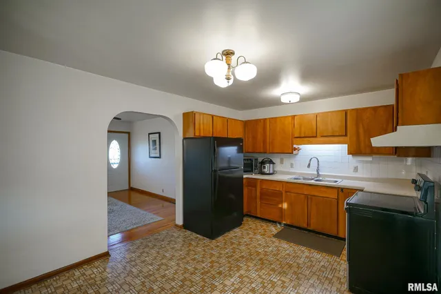 $145,000 | 695 North 11th Avenue, Canton, IL 61520