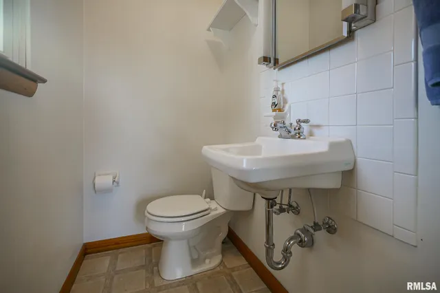 $145,000 | 695 North 11th Avenue, Canton, IL 61520