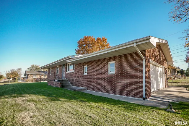 $145,000 | 695 North 11th Avenue, Canton, IL 61520