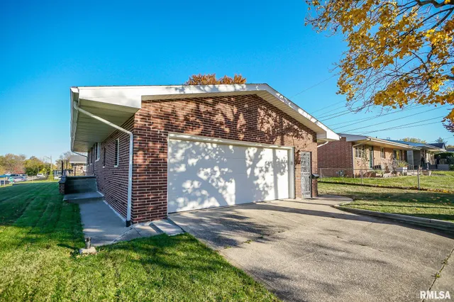 $145,000 | 695 North 11th Avenue, Canton, IL 61520