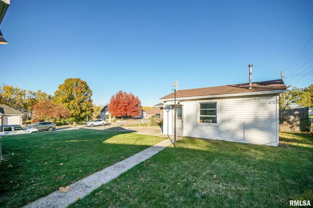 $145,000 | 695 North 11th Avenue, Canton, IL 61520