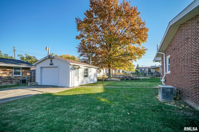 $145,000 | 695 North 11th Avenue, Canton, IL 61520