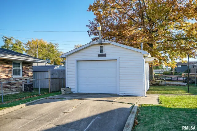 $145,000 | 695 North 11th Avenue, Canton, IL 61520