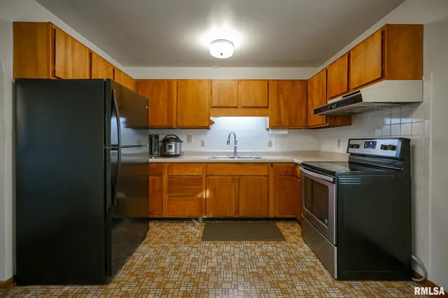 $145,000 | 695 North 11th Avenue, Canton, IL 61520