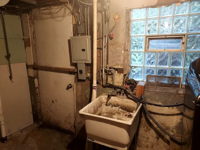 $130,000 | 9834 South Oglesby Avenue, Chicago, IL 60617